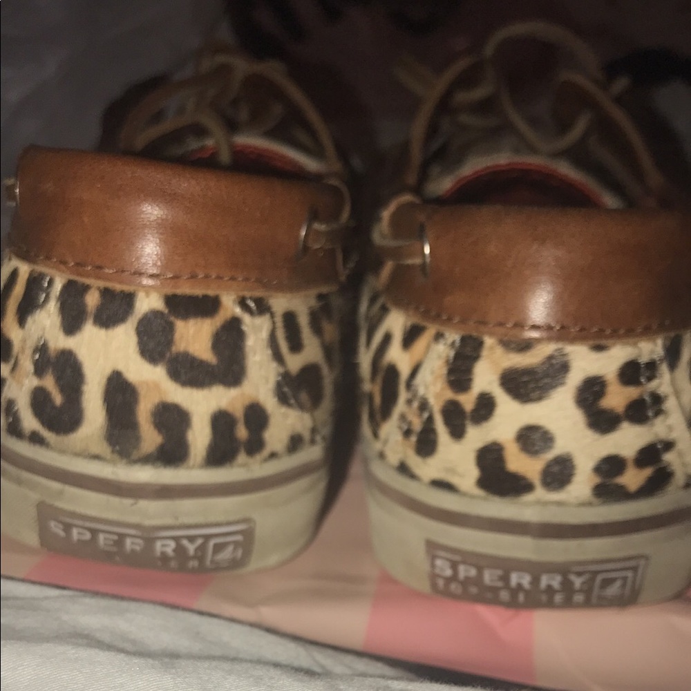 Leopard print sperrys size 8.5 in women’s
